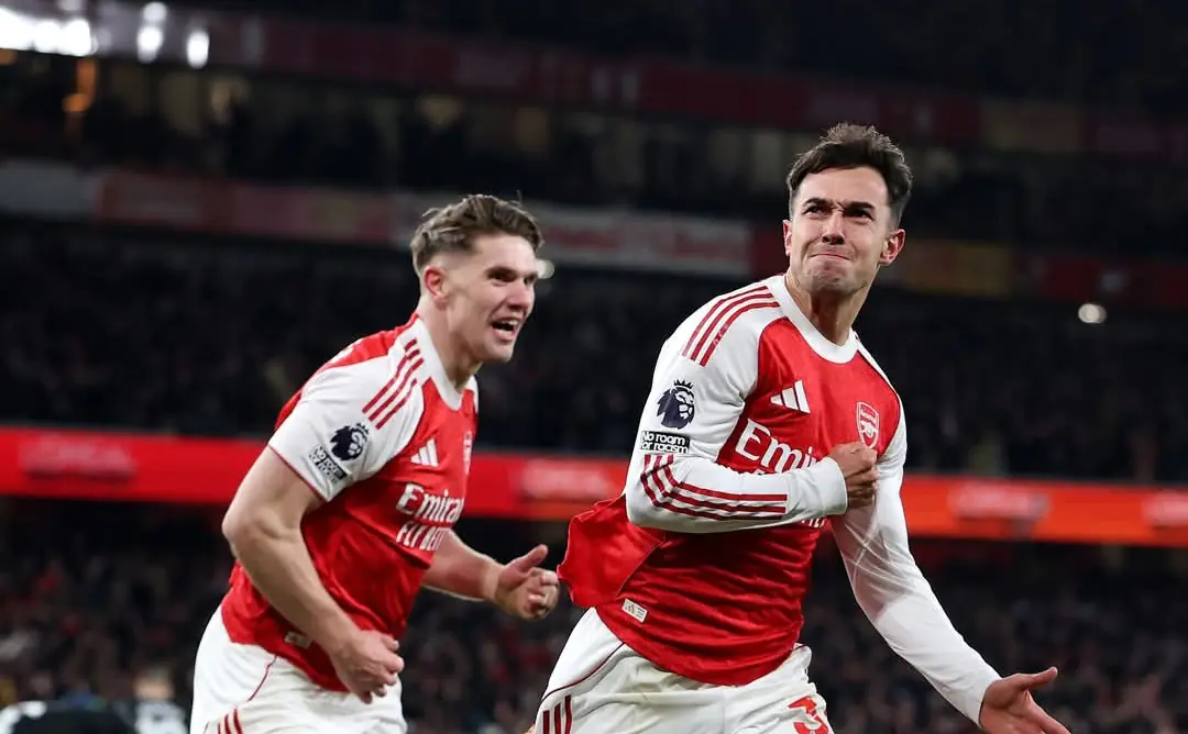 El líder Arsenal da un baño de realidad al Aston Villa