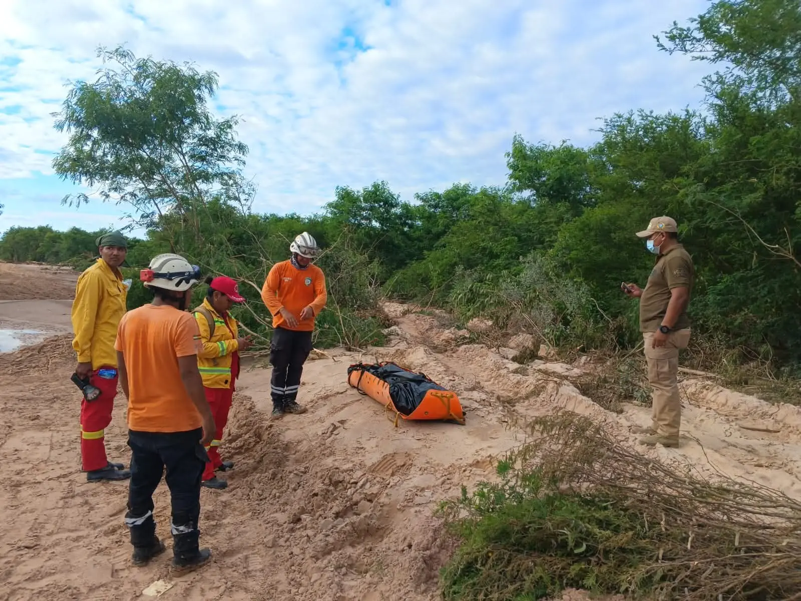 Rescatistas hallan otros dos cuerpos y suman 26 víctimas tras riada en El Torno