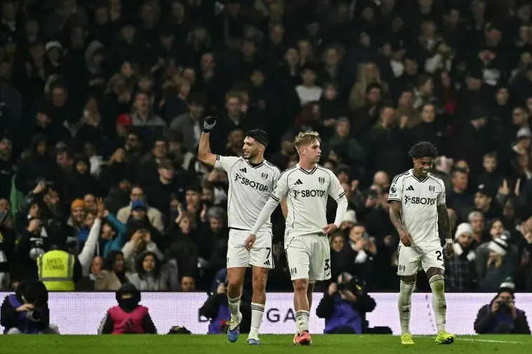 Raúl Jiménez, de penal, da el triunfo al Fulham sobre el Nottingham