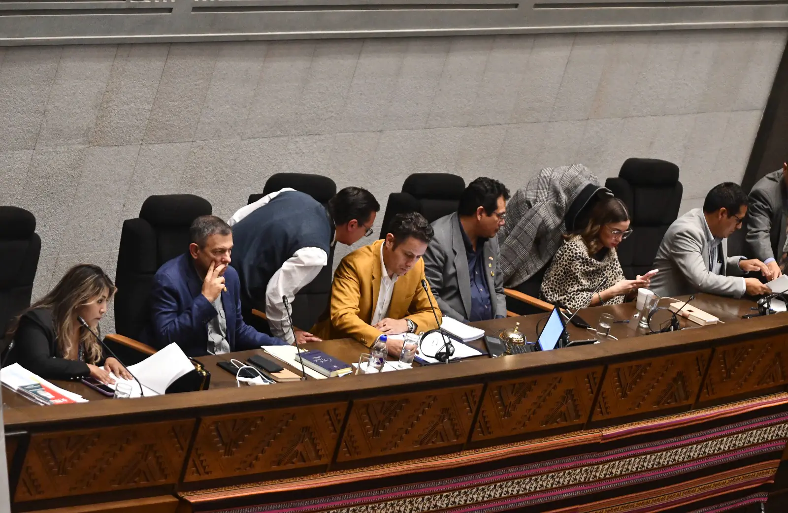 Por horas, desacuerdos en la Asamblea dejan en acefalía al TSE