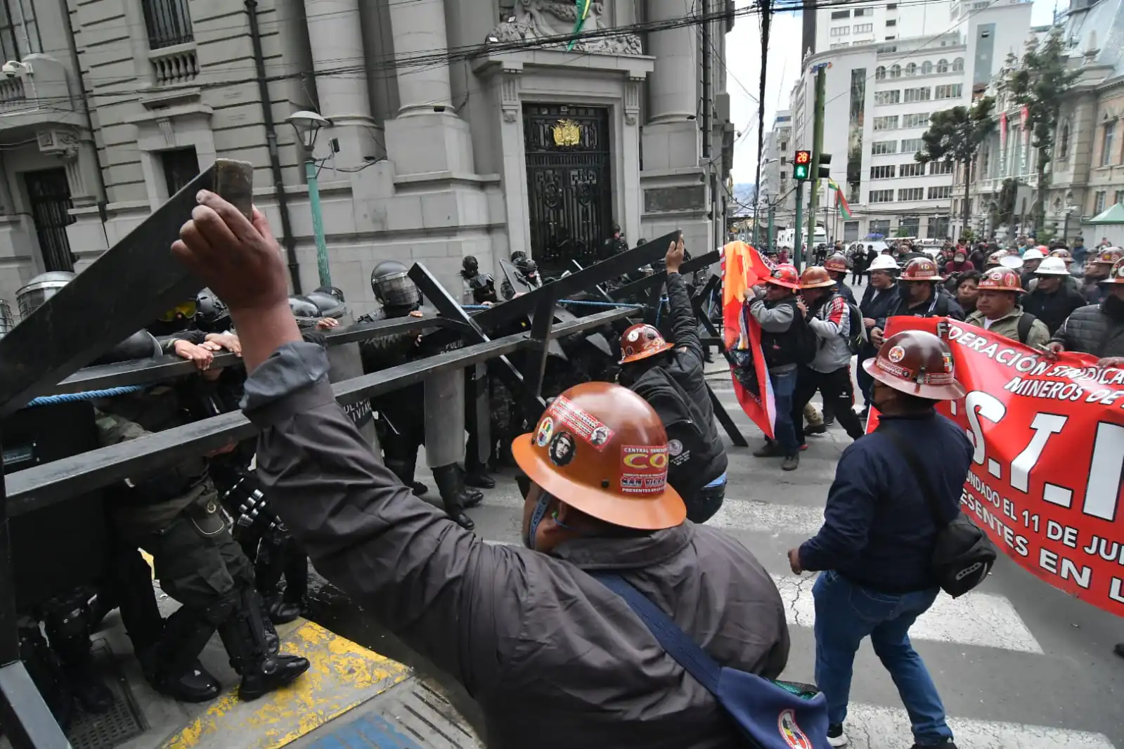 Ampliado de la COB definirá si asiste al diálogo con el Gobierno