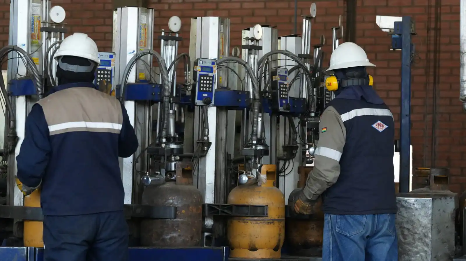 Según YPFB, despacha 1.440 TM de GLP por día y garantiza abastecimiento