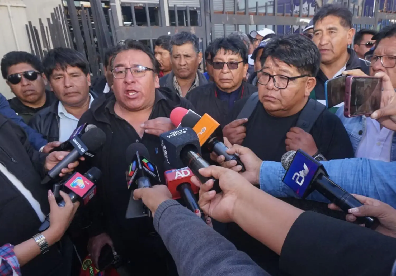 Transportistas rechazan diálogo con el Gobierno y ratifican paro indefinido