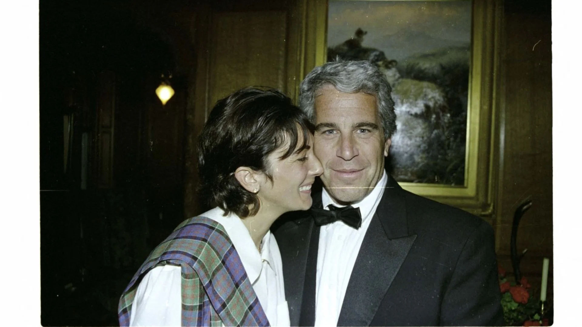 Equipo de Clinton se defiende tras publicación de imágenes suyas en los archivos Epstein
