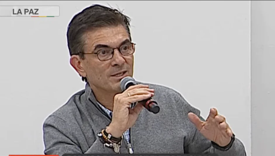 Ante prestatarios, Paz se compromete a perdonar multas en préstamos
