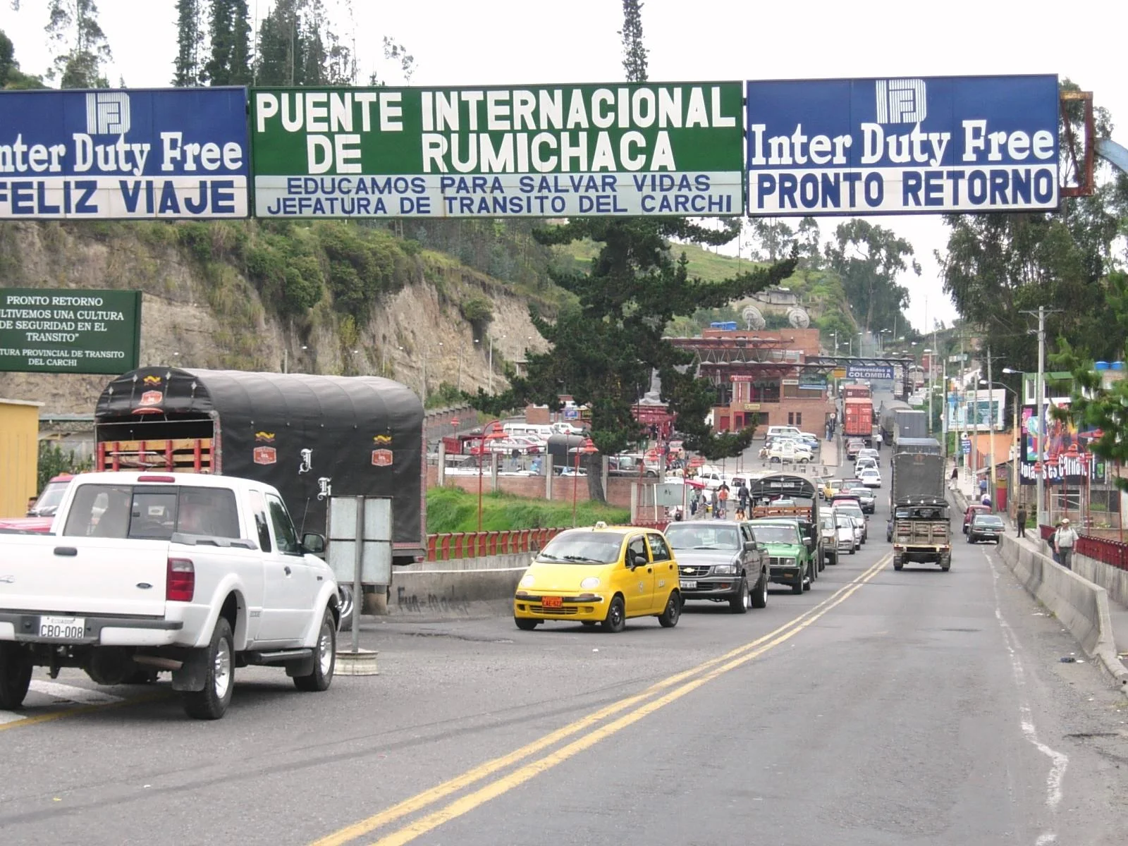 Colombia confirma que Rumichaca sigue operando tras cierre de otros pasos fronterizos con Ecuador