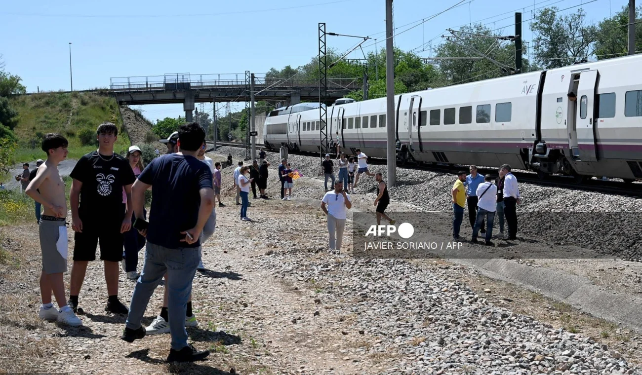 Al menos 13 muertos y 98 heridos tras descarrilamiento del tren Interoceánico en México