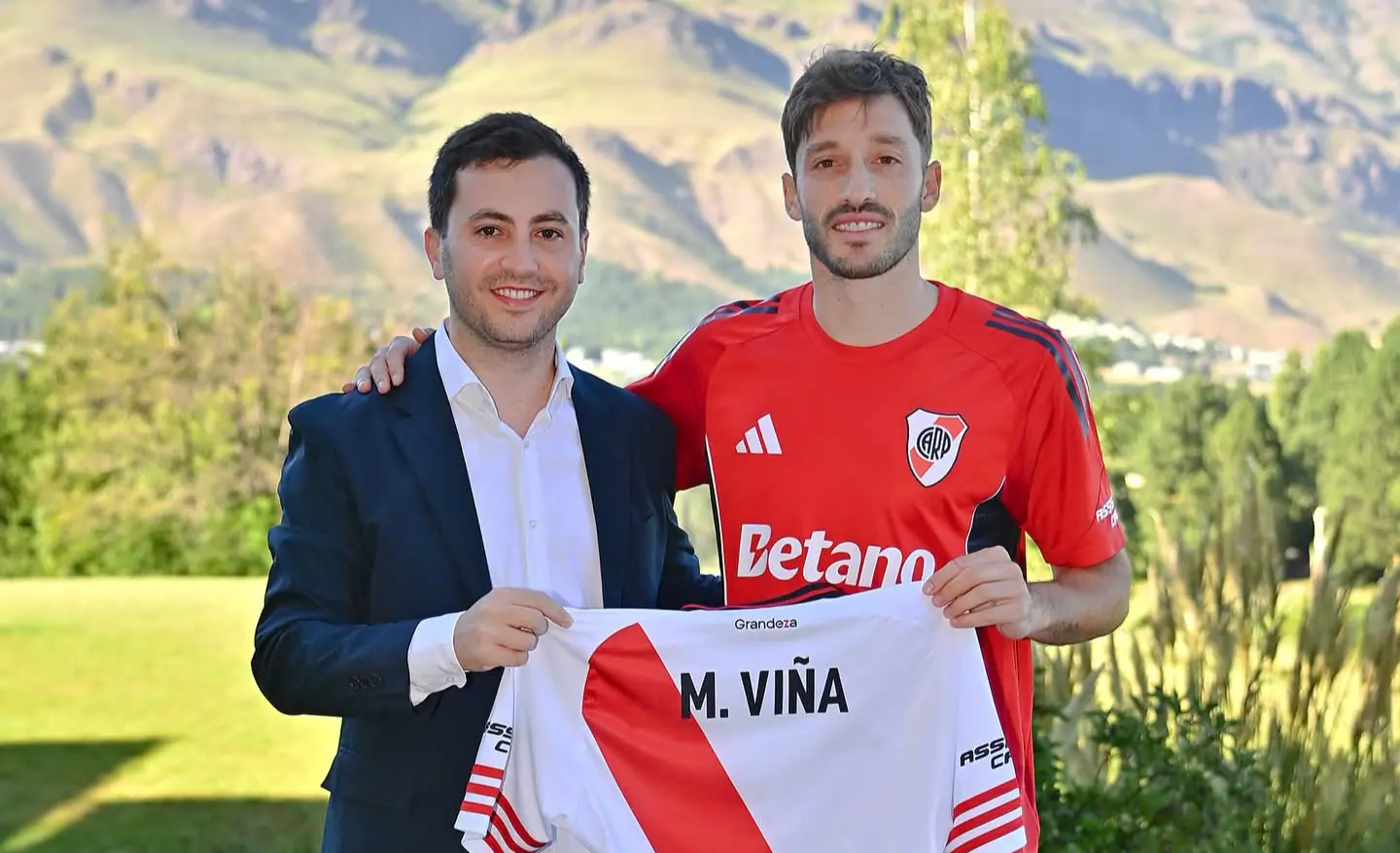 River presentó como refuerzo al defensor uruguayo Matías Viña