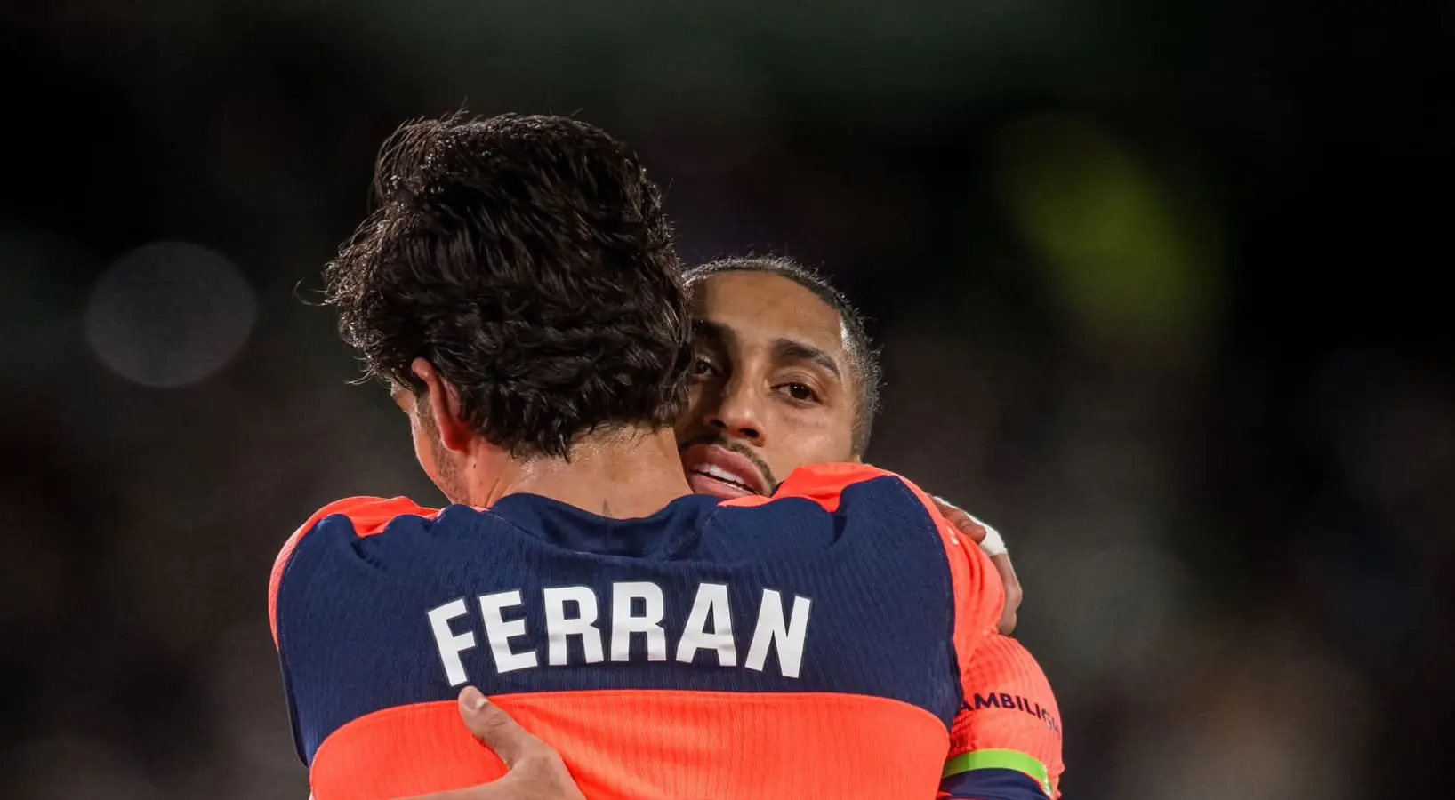 El Barcelona se impone 3-1 en Elche y se afianza en el liderato