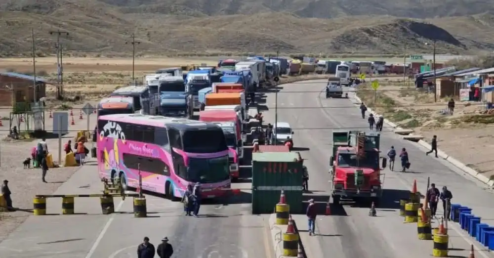 Empresariado paceño rechaza bloqueos y alerta pérdidas millonarias