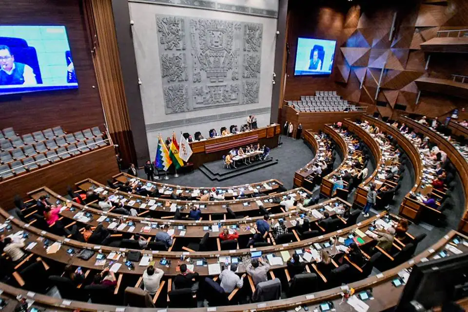 Lupo dice que los créditos deben ser aprobados por el Legislativo