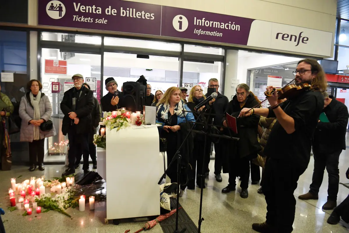 Recuerdan a las víctimas del accidente ferroviario en España