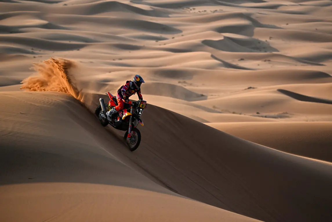 Benavides vence la etapa del Dakar en motos, Sanders toma la general