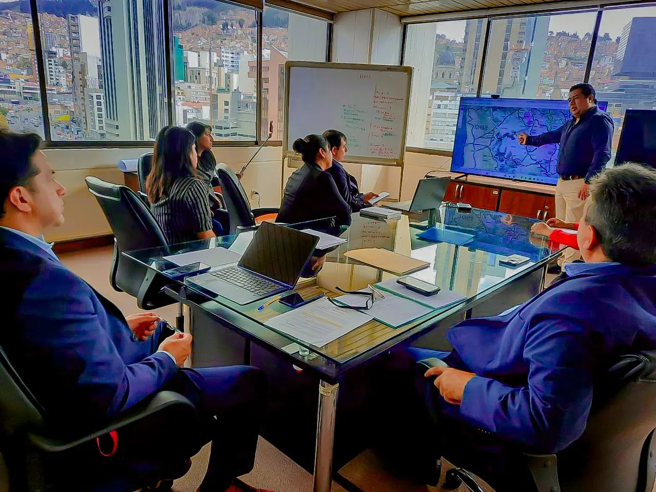 ABC proyecta corredor estratégico entre Oruro y Potosí con conexión a Chile