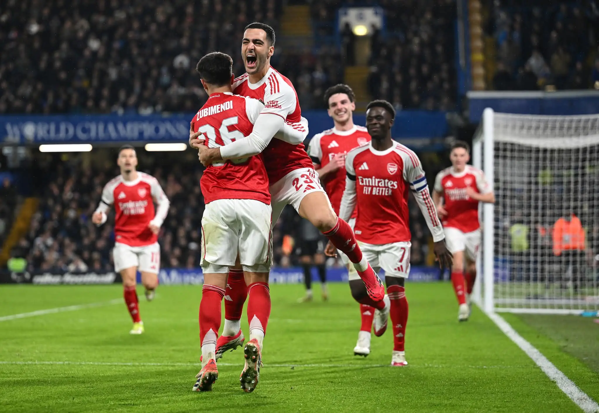 Arsenal arruina el estreno del Chelsea de Rosenior en Stamford Bridge