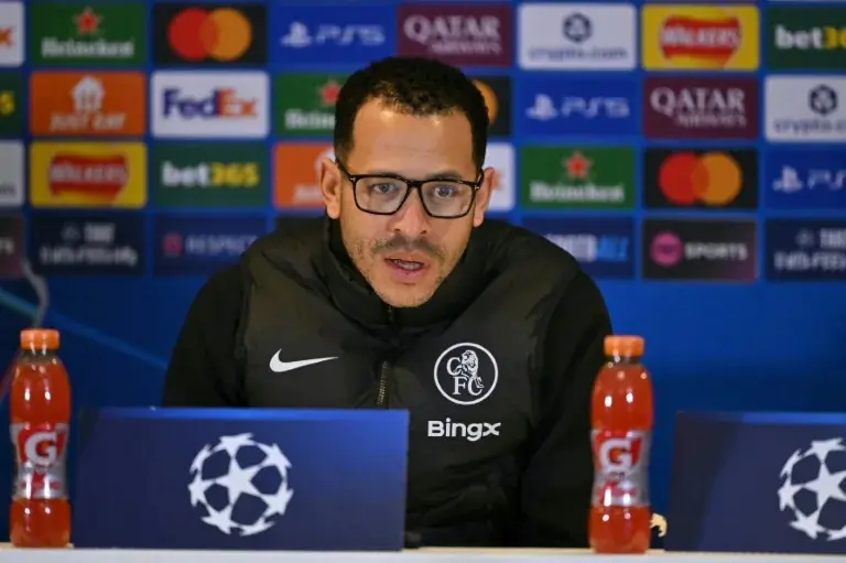 Rosenior confía en que Enzo Fernández siga en el Chelsea