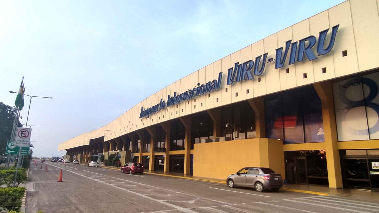 Aduana denuncia a funcionarios y dice que Rojas usó pasaporte diplomático