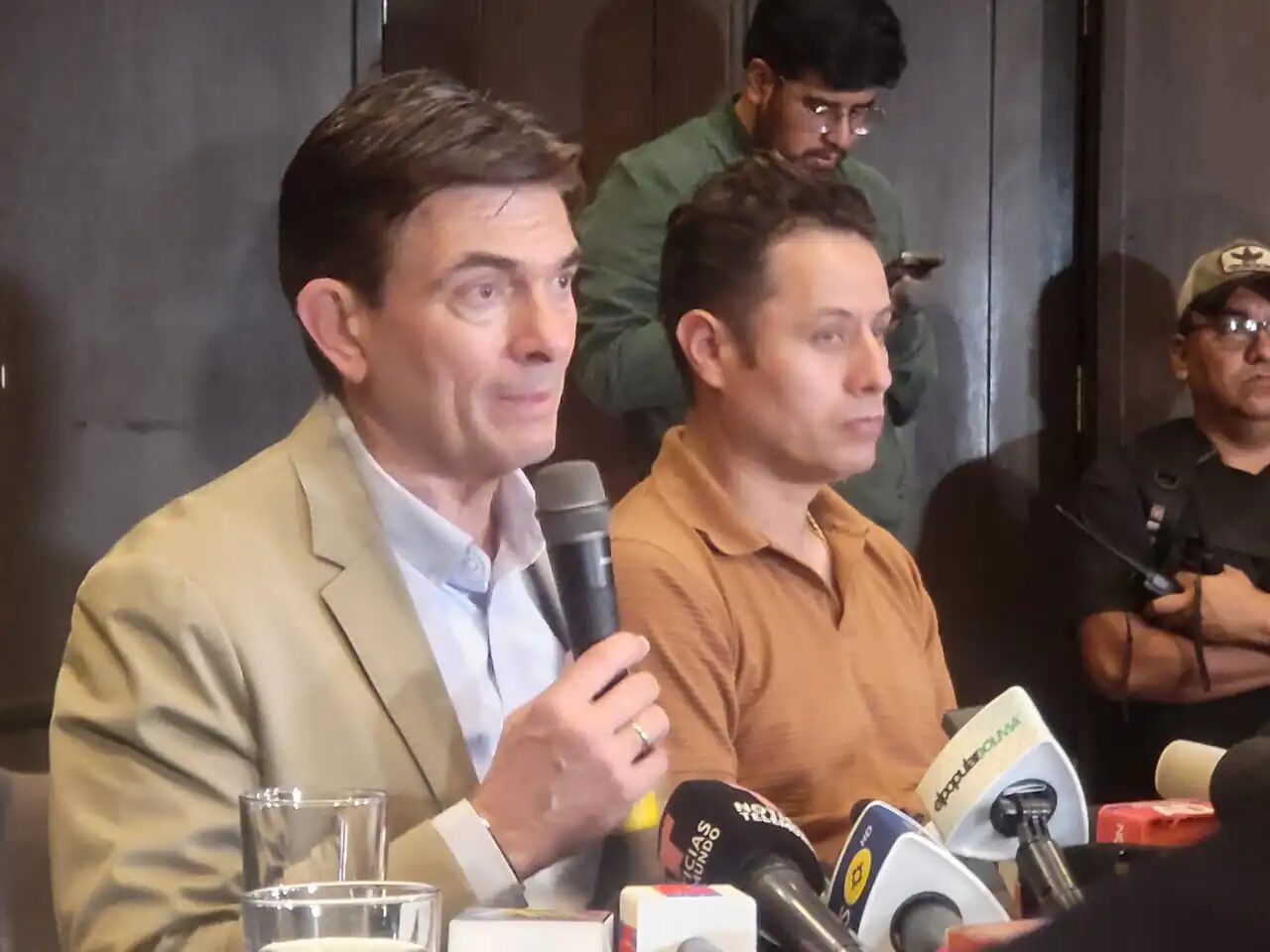 Pachacute señala que el país quedó en la orfandad tras viaje de Paz y Lara