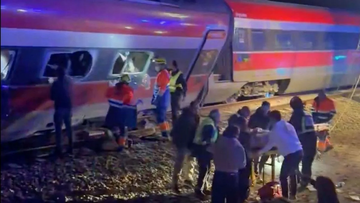 Sube a 21 la cifra de muertos tras el choque de trenes en España