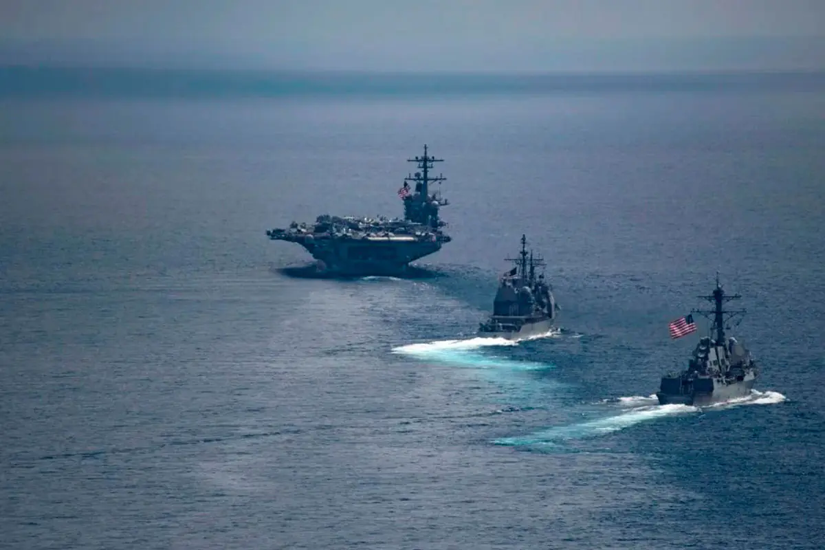 Trump dice que vigila a Irán y envía flota de la armada a la región