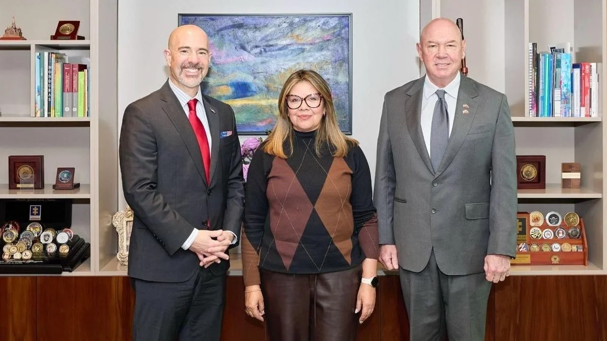 Jefe de la DEA se reúne con autoridades colombianas para tratar lucha contra narcotráfico