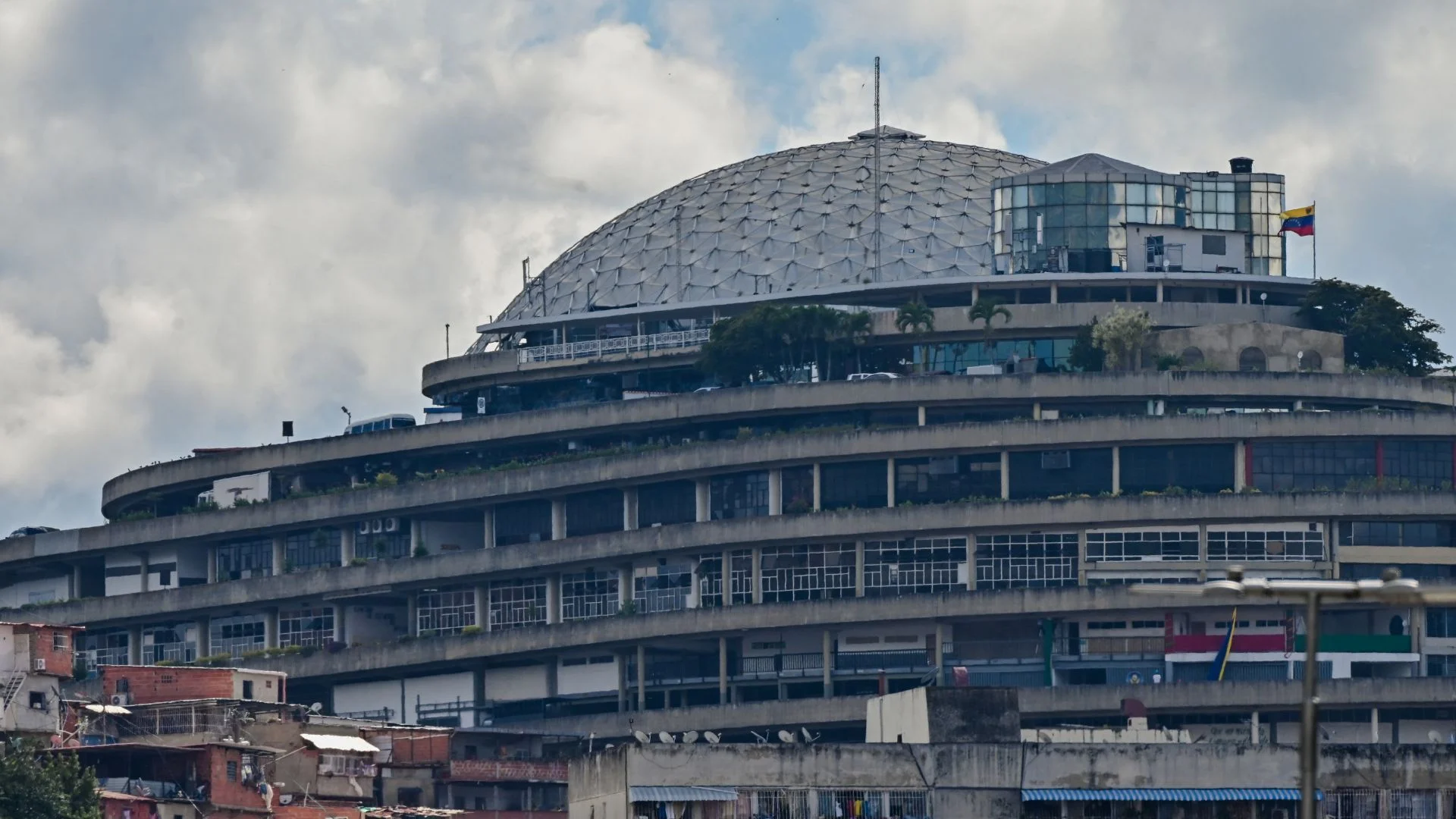 ¿Qué es El Helicoide y cómo pasó de centro comercial a ser una prisión en Venezuela?