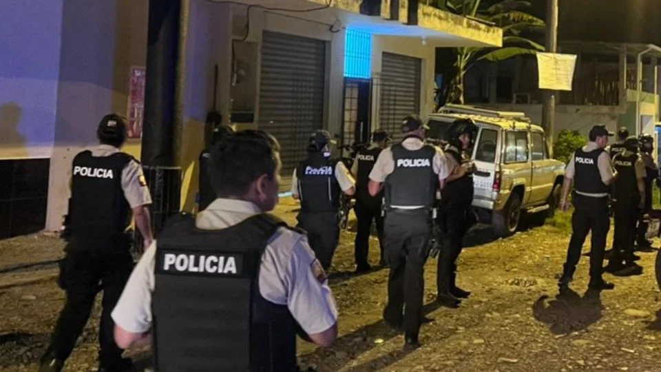 Ecuador restringe ingreso de venezolanos vinculados a Maduro