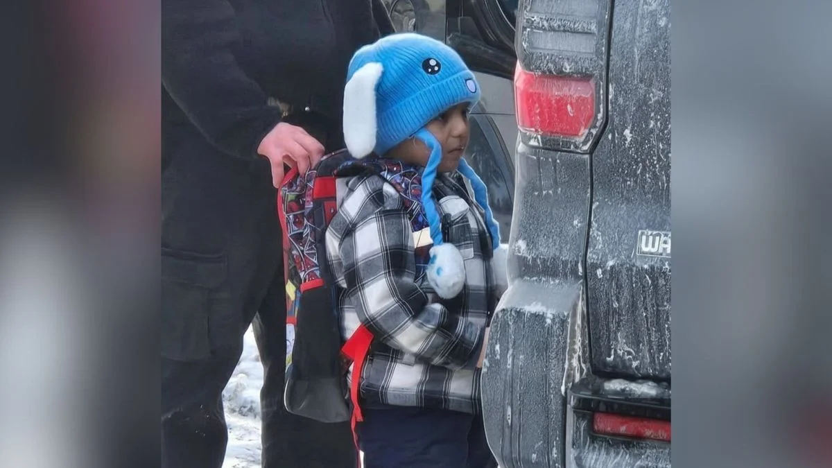 El niño Liam Conejo y su padre fueron liberados de una cárcel del ICE y están de vuelta en Minnesota