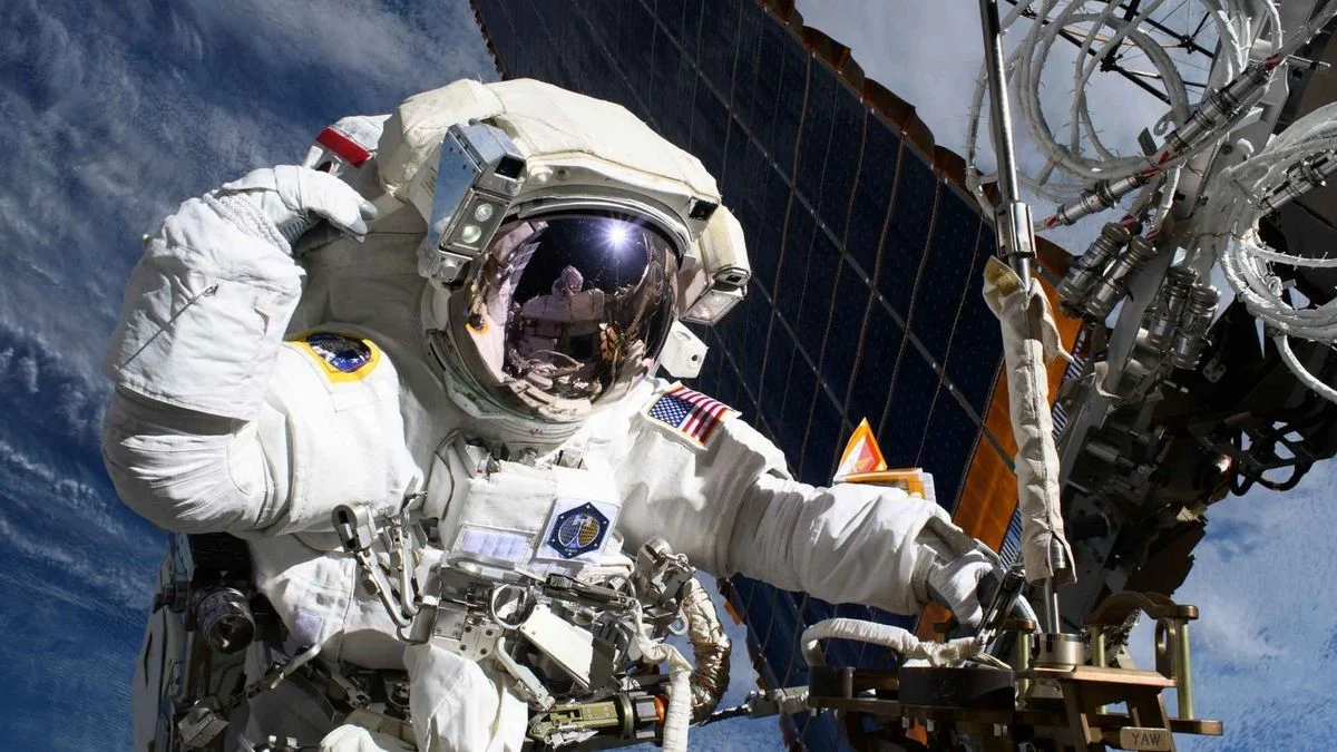 Regreso anticipado desde la EEI por alerta médica activa protocolos de la NASA