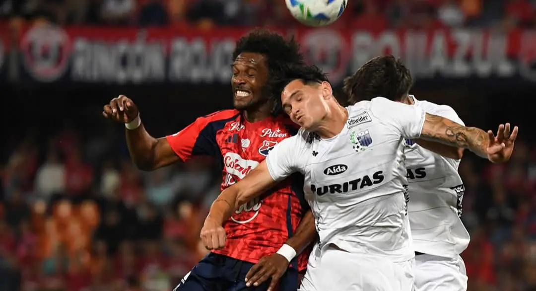 DIM resistió la tormenta en casa y clasificó en la Libertadores