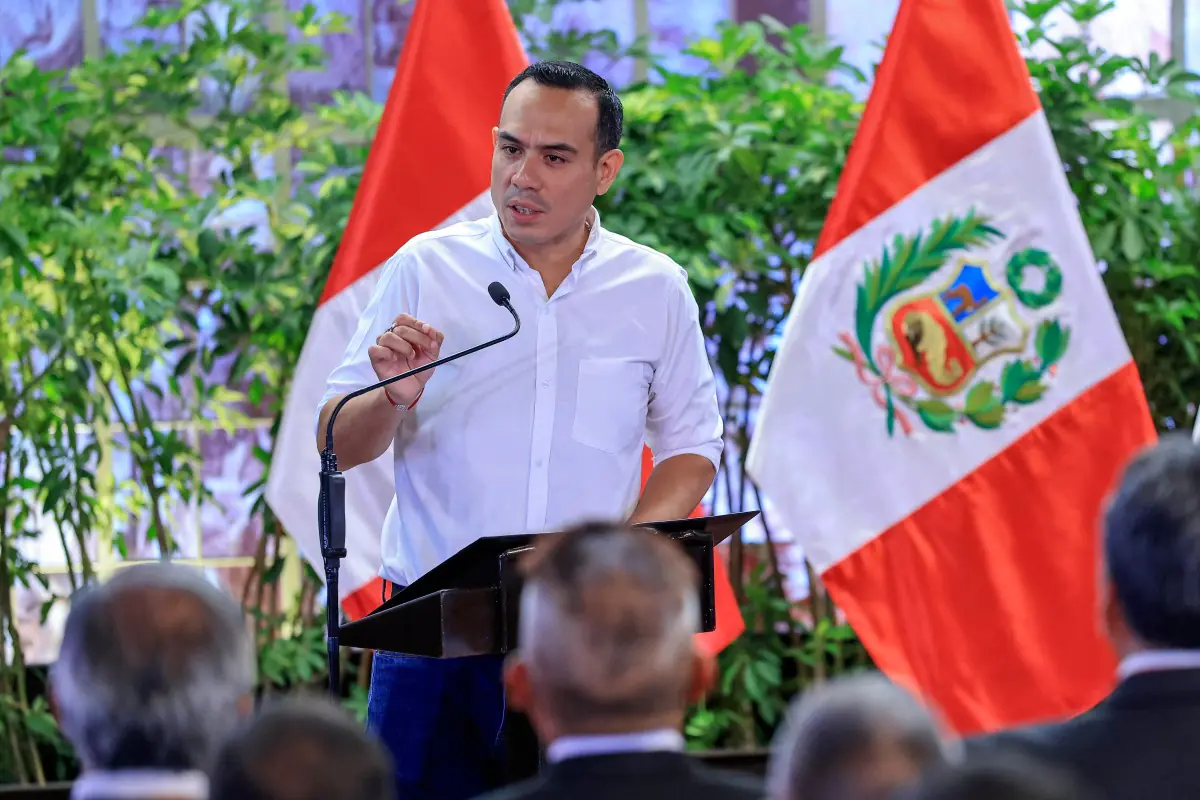 Destituyen de la Presidencia de Perú a José Jerí