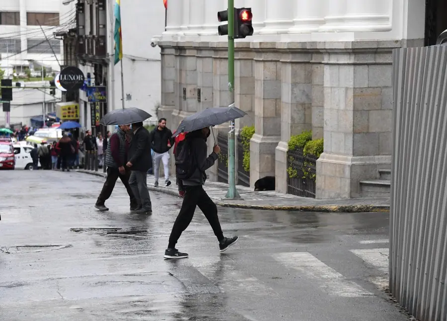 Senamhi emite alerta por tormentas eléctricas en cuatro departamentos