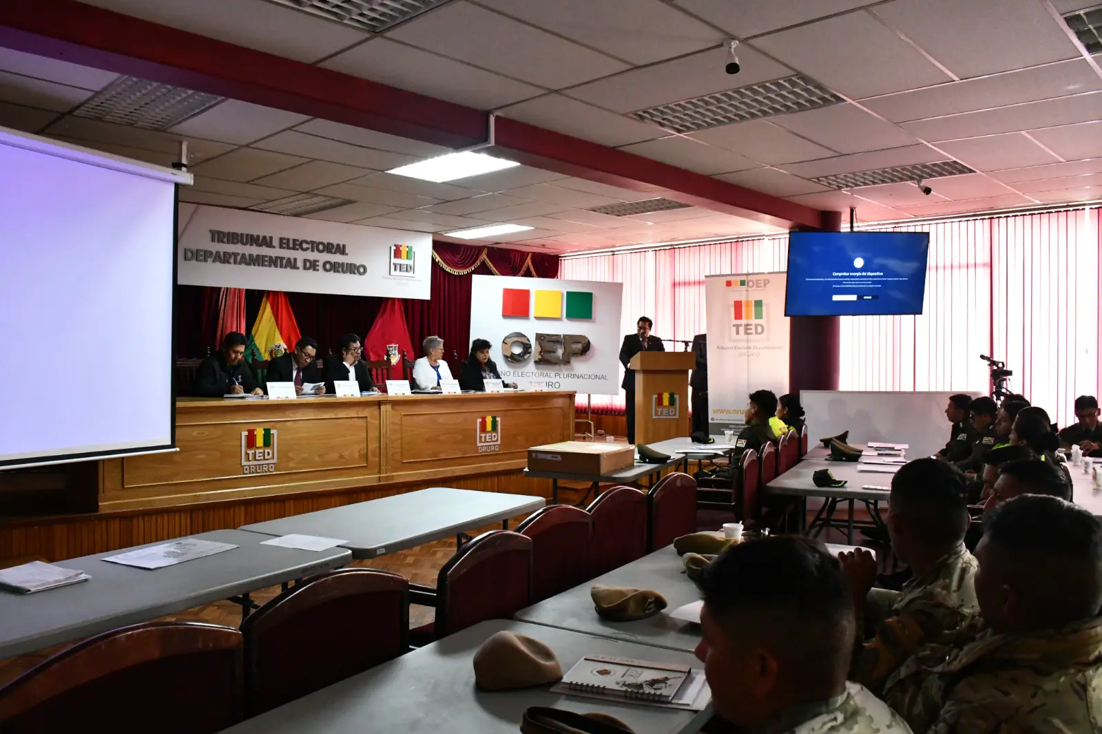 Militares y policías reciben capacitación sobre custodia electoral