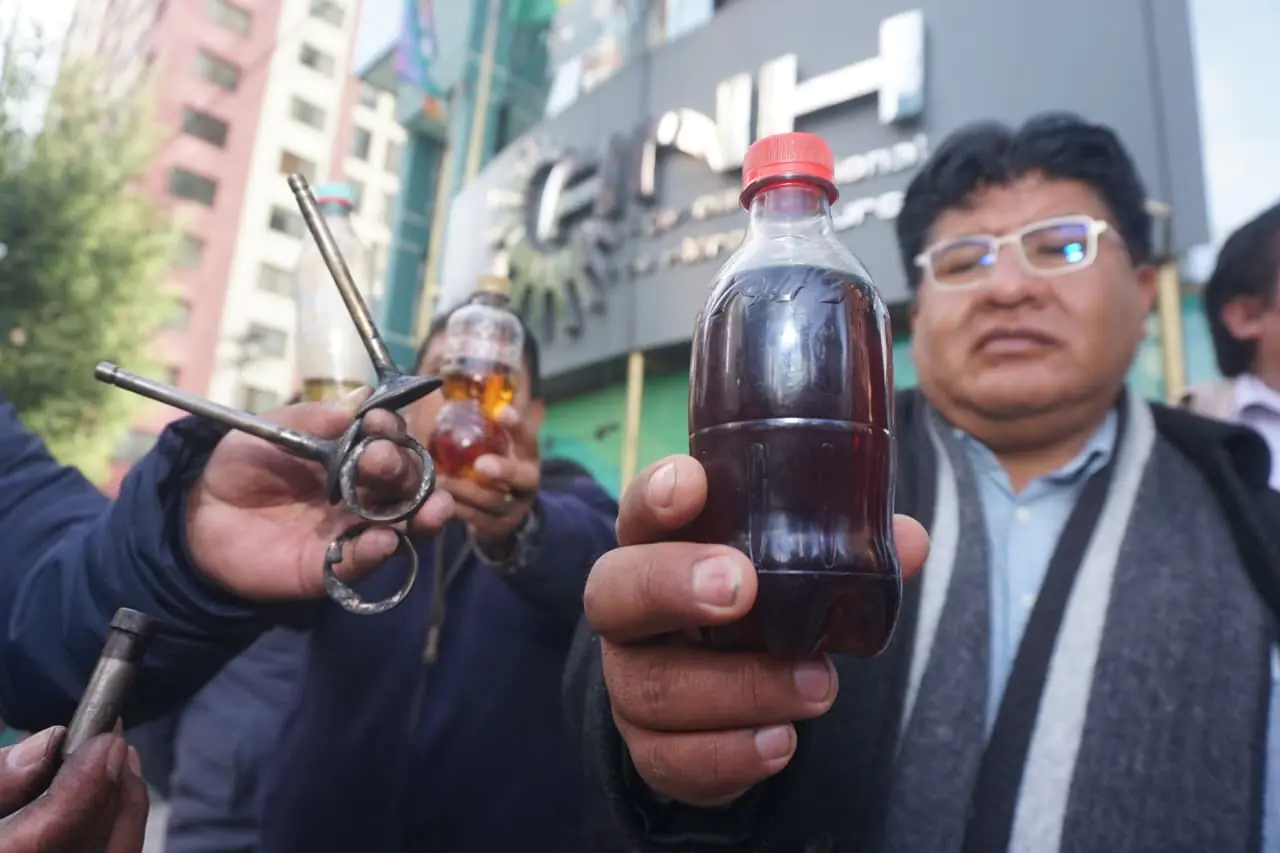 Suman críticas por gasolina de mala calidad: Mineros demandan soluciones