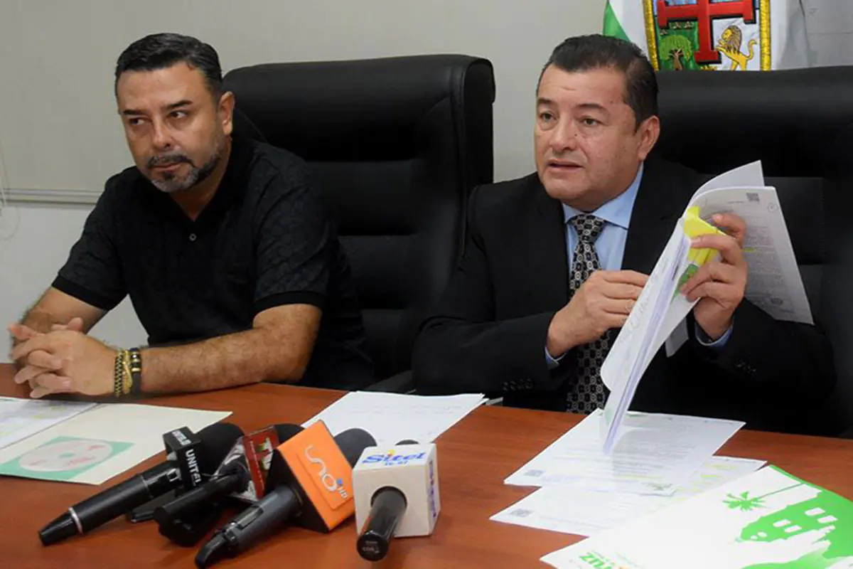 Alcalde cruceño se presenta a declarar por caso ‘pavimento fantasma’
