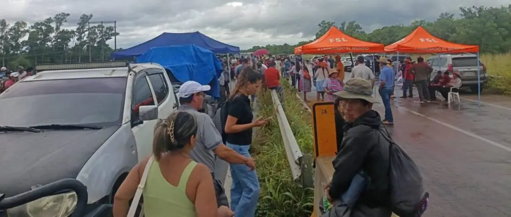 Arroceros levantan bloqueo en ruta Santa Cruz-Cochabamba