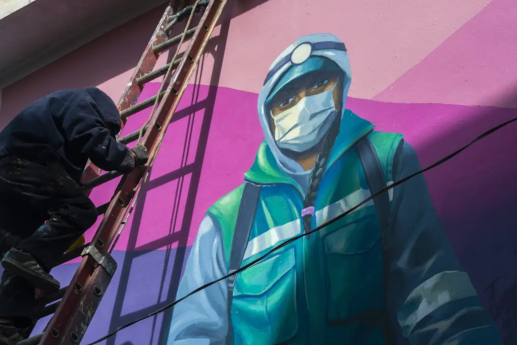 Instalan muestra y mural de ‘Encuentros para tejer paz’