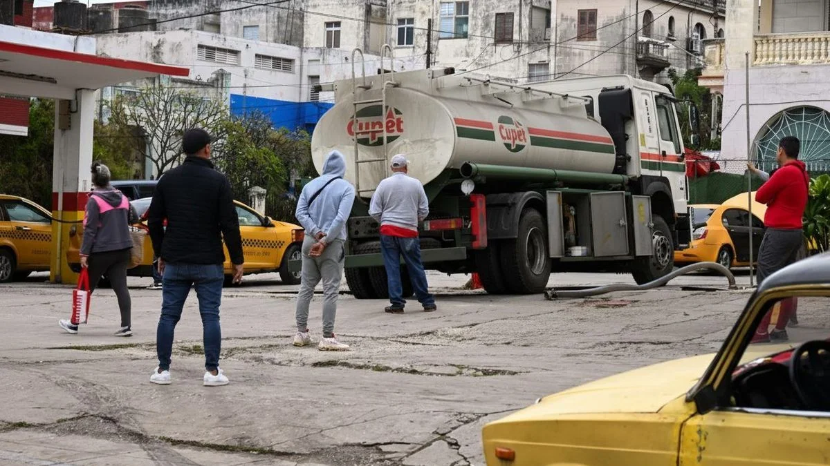 cierran hoteles y reubican turistas ante desabastecimiento de combustible