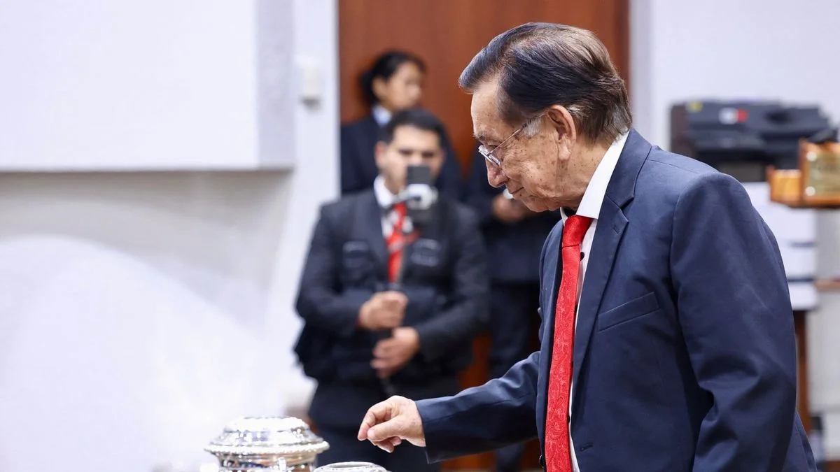 José María Balcázar es el nuevo presidente interino de Perú
