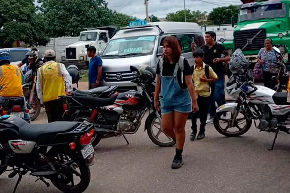 Mototaxistas mantienen bloqueos e insisten en dialogar con el Gobierno