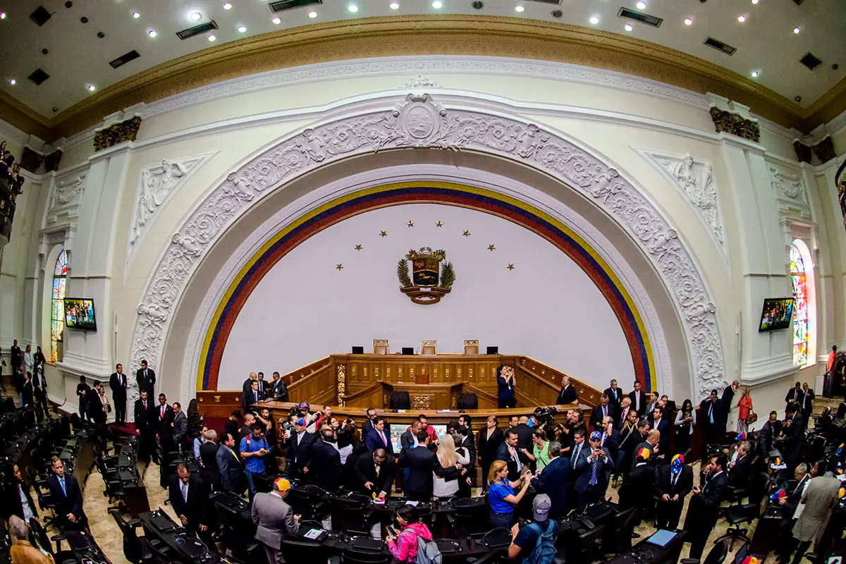 Venezuela avanza en amnistía histórica de casi tres décadas del chavismo