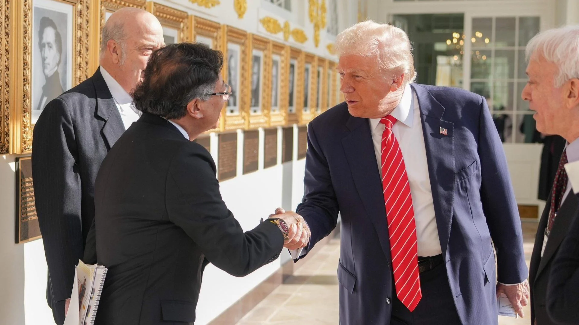 ¿Quién es quién en la foto de Donald Trump y Gustavo Petro en la Casa Blanca?