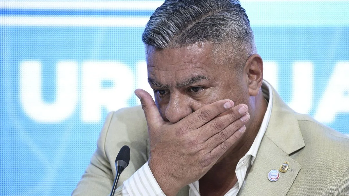 A cuatro meses del inicio del Mundial, prohíben la salida de Argentina del ‘Chiqui’ Tapia, presidente de la AFA