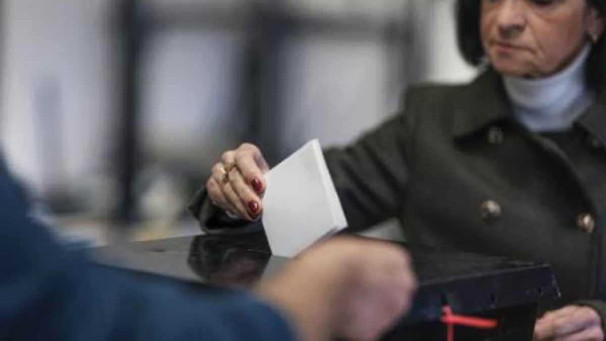 Portugal define su presidencia en segunda vuelta en medio del temporal invernal