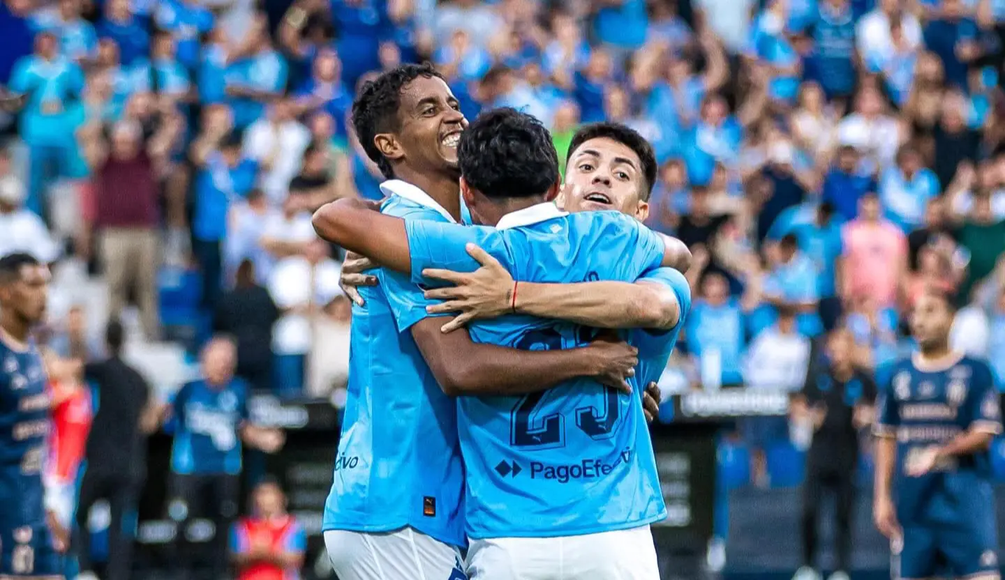 Cristal remonta, sobrevive y clasifica en penales a la Libertadores