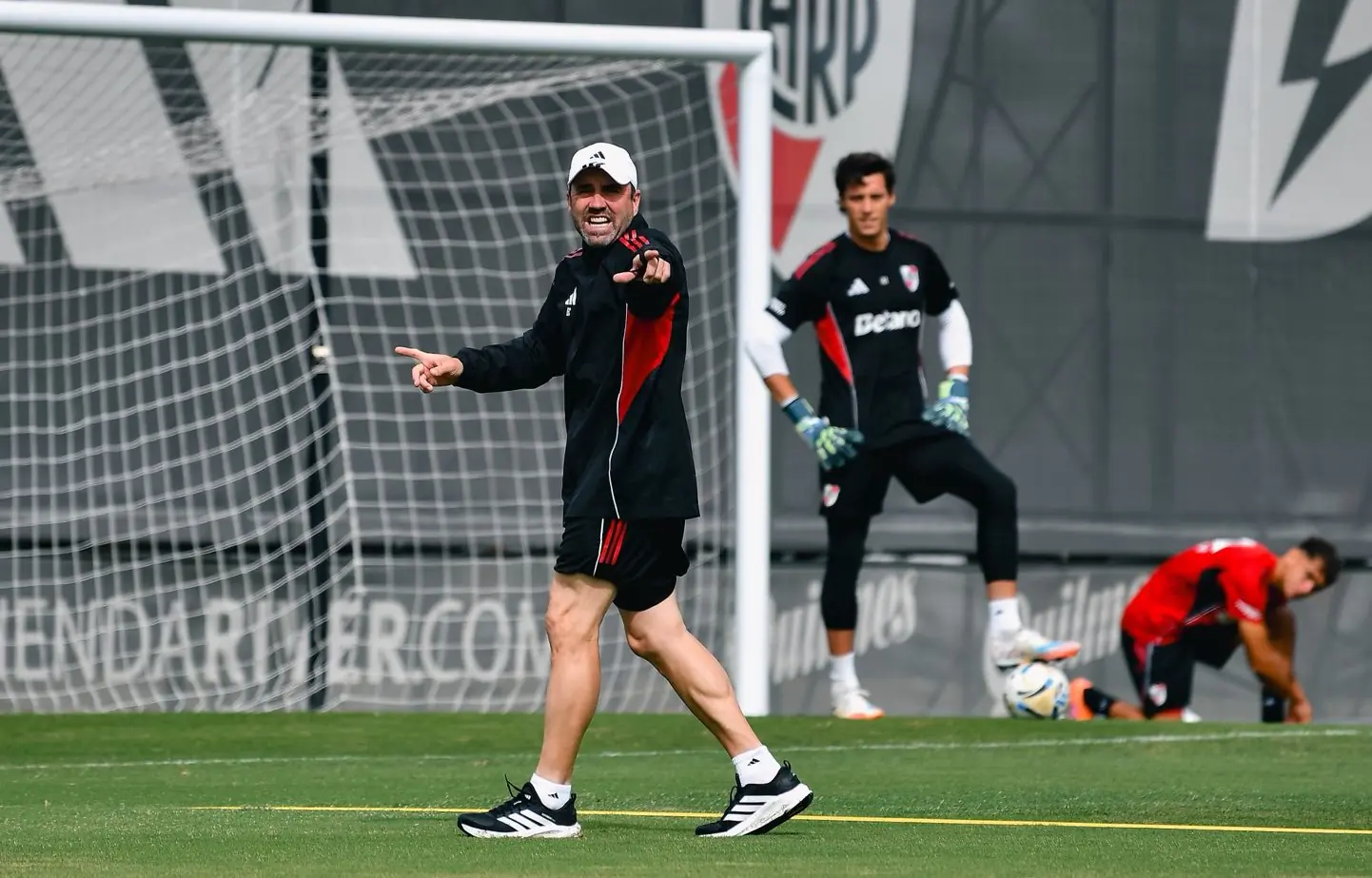 De vuelta a estadios: Coudet abre era en River; Flamengo con Jardim