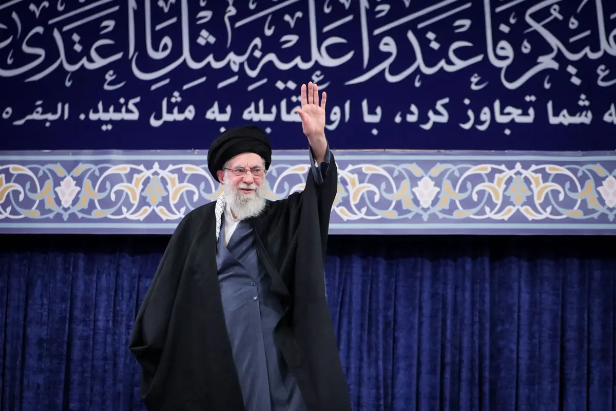 Irán confirma la muerte del ayatolá Jamenei