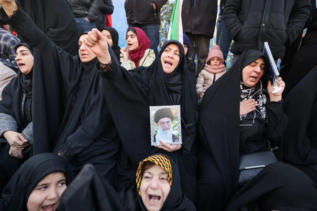 Un triunvirato asume el poder en Irán tras muerte de Jamenei