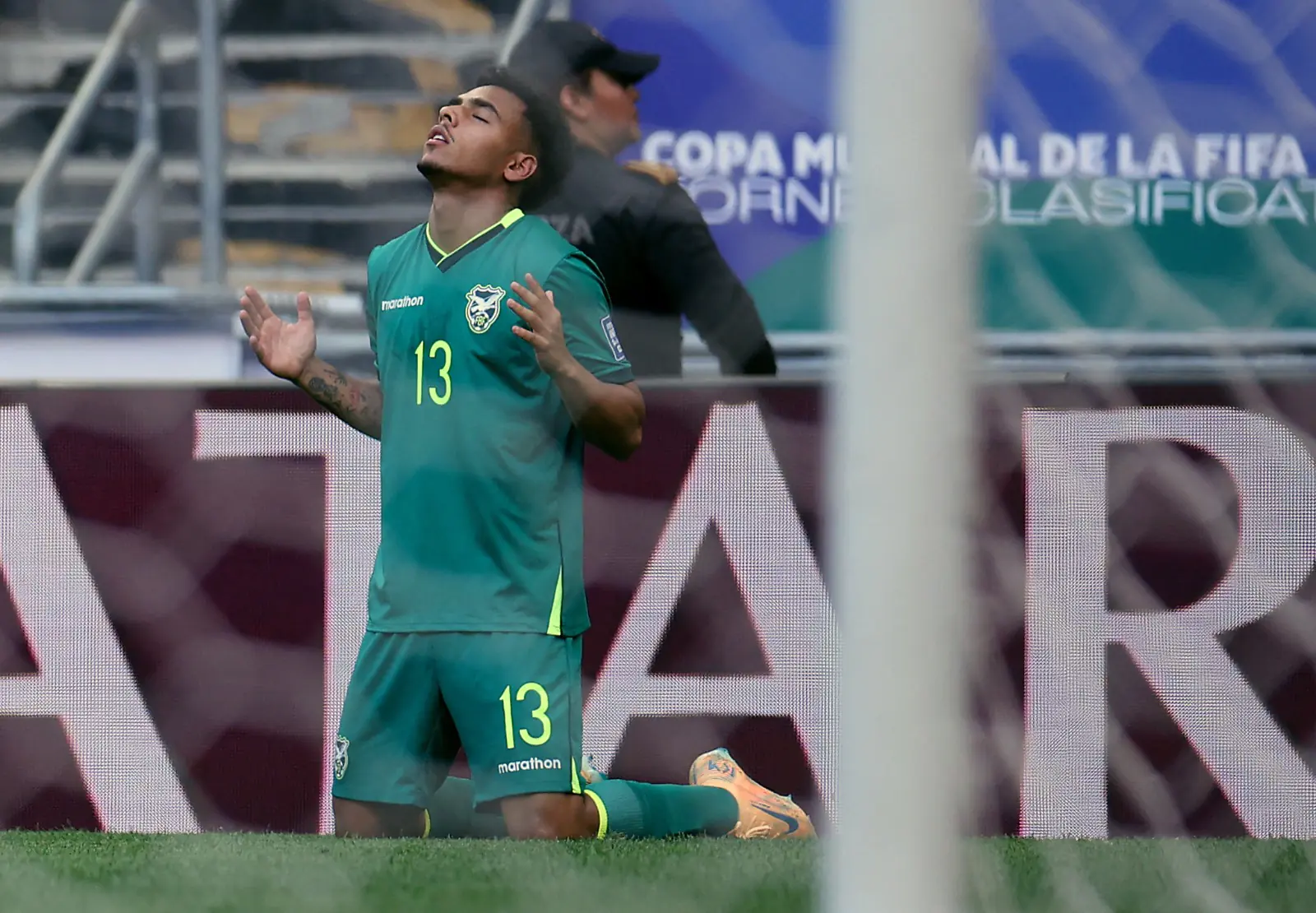 Terceros anota de penal, Bolivia remonta y gana 2-1