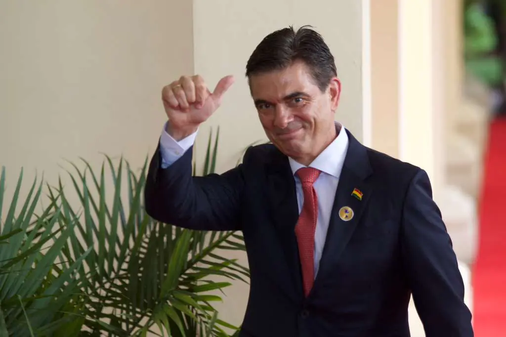 El Presidente Paz llega a la sede de la Cumbre que convocó Trump